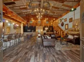 Oakridge Ranch - Pool,Hot Tub, Pickleball Court, Whiskey & Wine Room