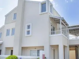 Midd's on the Beach - luxury beach front apartment