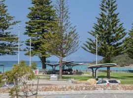 Midd's on the Beach - luxury beach front apartment
