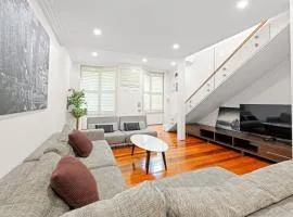 3BR House with Parking near ICC & Darling Harbour & CBD
