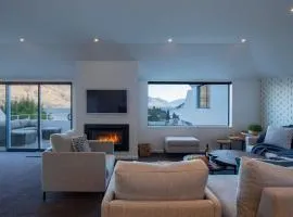 Villa Awa- Lake Views- BBQ- AC- Garage