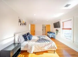 383 - 3BR Quincy - Chic House near Adams Park