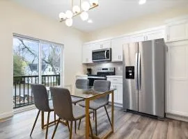 Fall at Golden Goose including King Bed, Parking, Security and Laundry