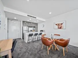 Stylish 1-Bed Retreat Steps from Foreshore