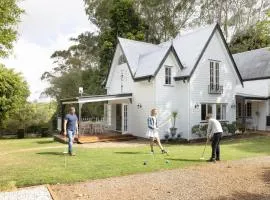 Exclusive Luxury Designer Cottage Estate for 10 - Peaceful Retreat Just 8 Minutes from Maleny