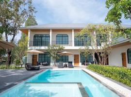 กว้างคูณยาวคาเฟ่รีสอร์ท & พูลวิลล่า – hotel w mieście Ban Nong Mum
