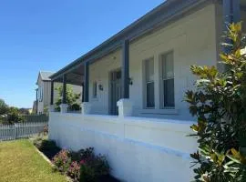 1920's Local Heritage Character home 'Rangatira' 3 bedroom, 2 living room family home