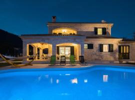 Villa Stonegate Estate - Bonus, dvije vile jedna cijena!, country house in Opatija