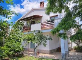 Cukon Holiday Home