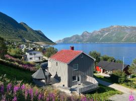 Vacation Home in Fjordg&aring;rd with views of Segla and the Fjord, hotel com banheiras de hidromassagem em Fjordg&aring;rd