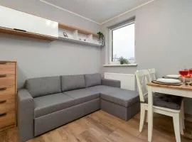 Klimatyczne Studio w Łodzi z Parkingiem i Dużym Umeblowanym Balkonem by Noclegi Renters