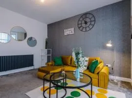 6BR Home - Sleeps 15 - Ideal for Contractors & Group Stays - Parking