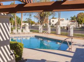 Cozy House Pool Spa Tennis & Pickleball Courts, hotel v destinaci Tempe