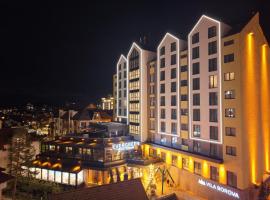 Vila Borova Wellness&SPA Resort，茲拉蒂博爾的附設泳池的飯店