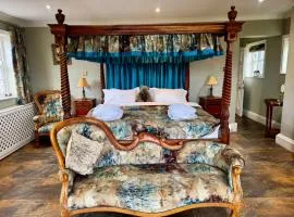 Burtree Country House, Tipi's, Treehouse & Lodge & house rooms with hot tubs in a private garden