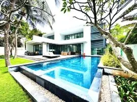 VILLA 5 BED ROOMS SANCTUARY HỒ TRÀM ll Private Beach ll BBQ