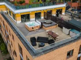 Penthouse with Hot Tub by Cambridge Station