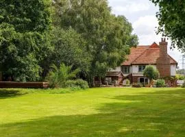 Tranquil Luxe in Country Cottage