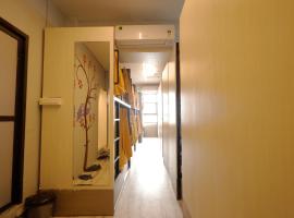 Myestay AC hostel Dorm, hotel u gradu Varanasi