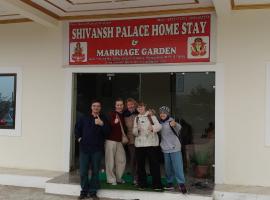 Shivansh Palace HomeStay & Marriage Garden، فندق في خاجوراهو