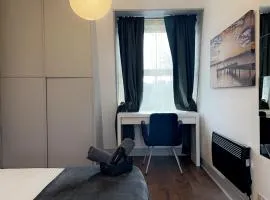 MileEnd 4 large master bedroom