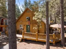 Cozy mountain cabin, Hot Tub, BBQ, Games by MariamsBnb