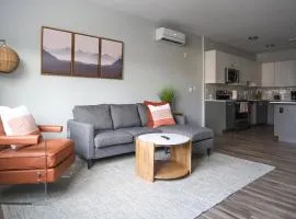 Luxury Apartment with Gym, Steps From Commuter Rail #3013