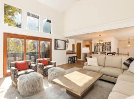 Wasatch Mtn. Basecamp Retreat - Private Hot Tub, hotel i Cottonwood Heights