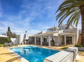Villa at walking distance from center and beach!