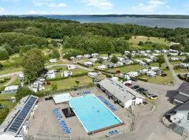 First Camp Frigård Camping & Cottages、ホスのグランピング施設