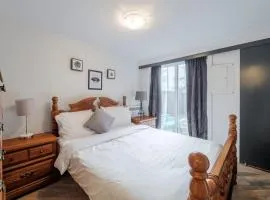 Chez Sarah: Montreal themed cozy loft