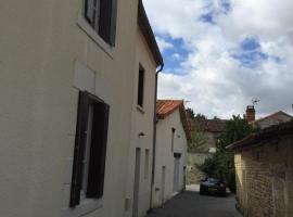 Gites de Tornesol - Sunflower Cottages - Mansle、Mansleのホテル