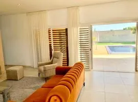 Spacious, luxurious and bright 3 bedrooms house with swimming pool