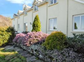 Spacious house with sea and mountain views, Co. Kerry, hotel v destinaci Kells