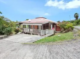 Bungalow charmant à Bouillante avec terrasse privée