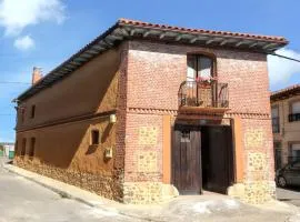 Cosy House in Veguellina de Órbigo with Fenced Garden