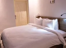 Lux Inn App