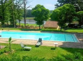 Bungalow charmant à Rochechouart avec vue sur lac