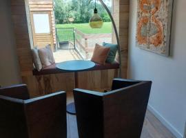 Huis-Chalet aan Puyenbroeck, hotel i Wachtebeke