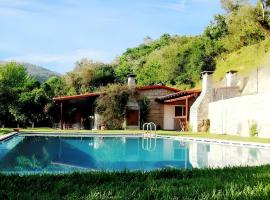 Elegant Villa with Panoramic Views in Caniçada, hotel a Caniçada