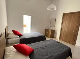 R2 Double room with shared bathroom
