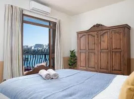 Seafront Bedroom with stunning views, balcony and en-suite