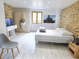 Maison confortable au cœur de Brioude avec parking privé., hotel v destinaci Brioude