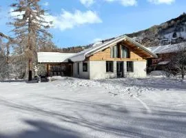 Chalet magnifique à Valloire avec vue sur montagne.