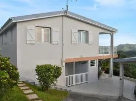 Maison charmante à Rivière-Pilote avec vue montagne