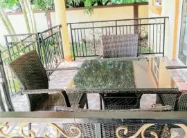 Spacious apartment in Flic en Flac, 115 m², mountain view