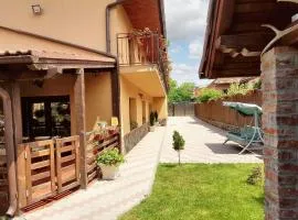 Charming House in Săcele with Garden View + BBQ