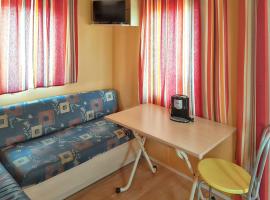 Charming Bungalow in Pataias, 18 m² with Shared Pool., hotel in Pataias