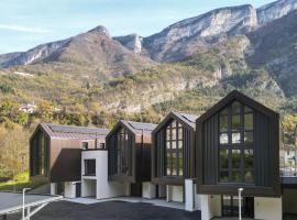 Suite Alpina, profumo di legno e relax totale, hotel v destinaci Maso