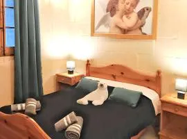 Elegant Villa in Iż-Żebbuġ + Pool
